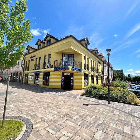 Penzion Felix Topoľčany エクステリア 写真