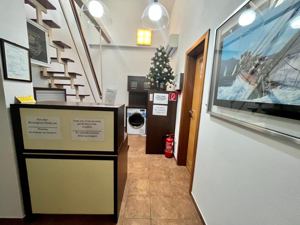 Penzion Felix Topoľčany エクステリア 写真